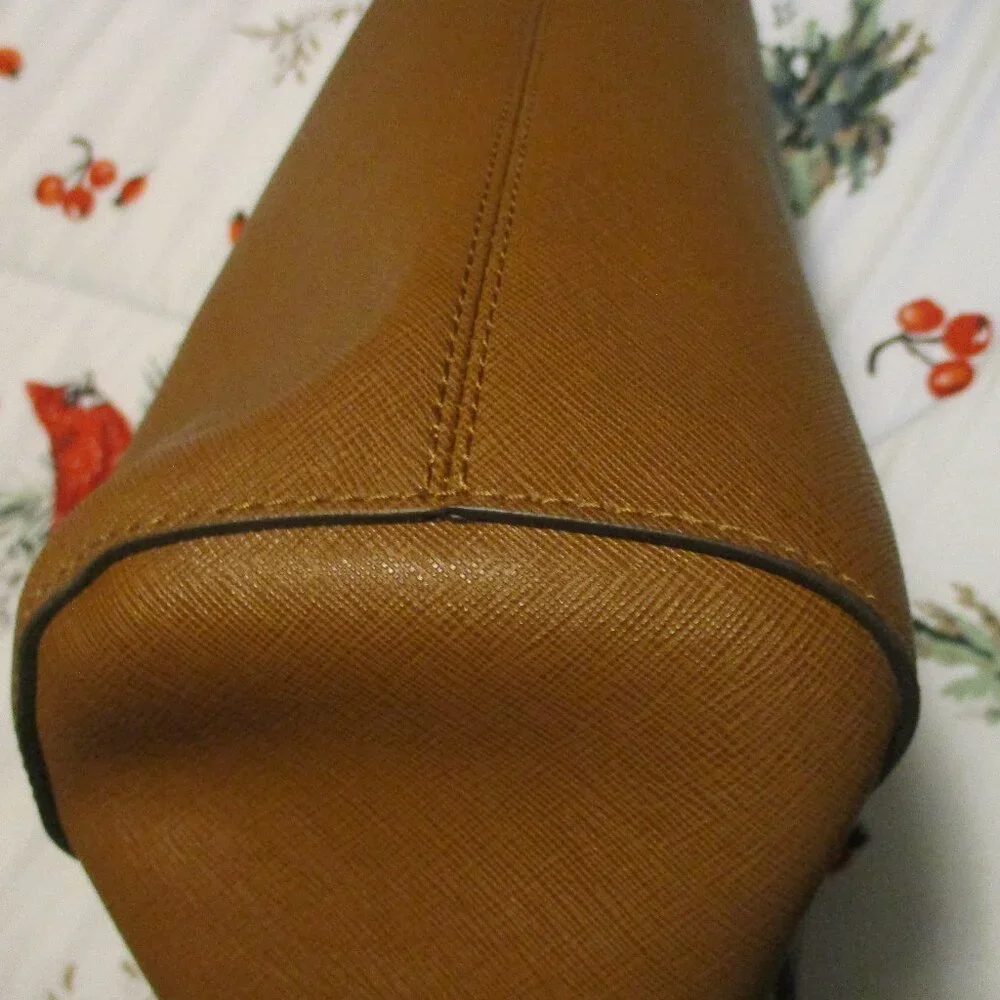 Like New Michael kors large shoulder purse jet set - Picture 7 of 14